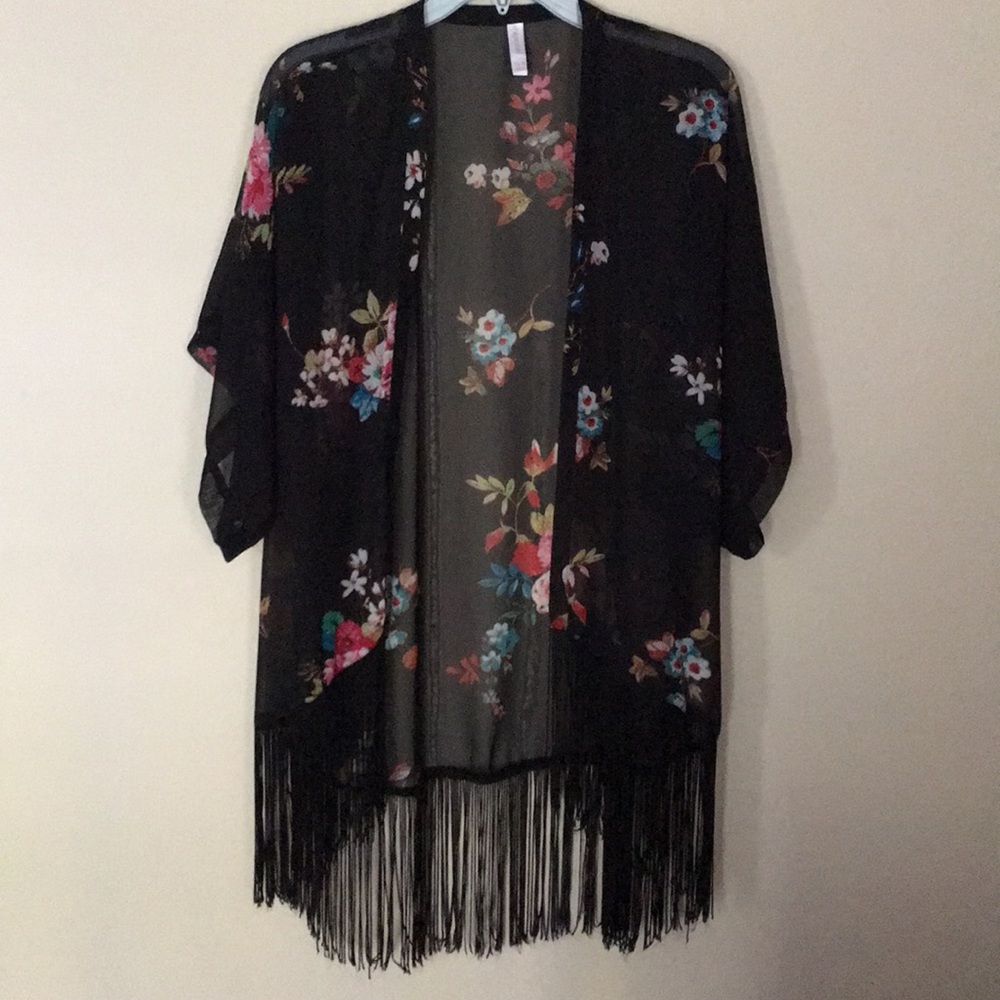 Xhiliration fringe floral kimono